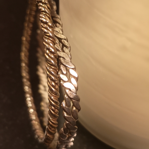 2 bangle bracelets - Picture 3 of 3